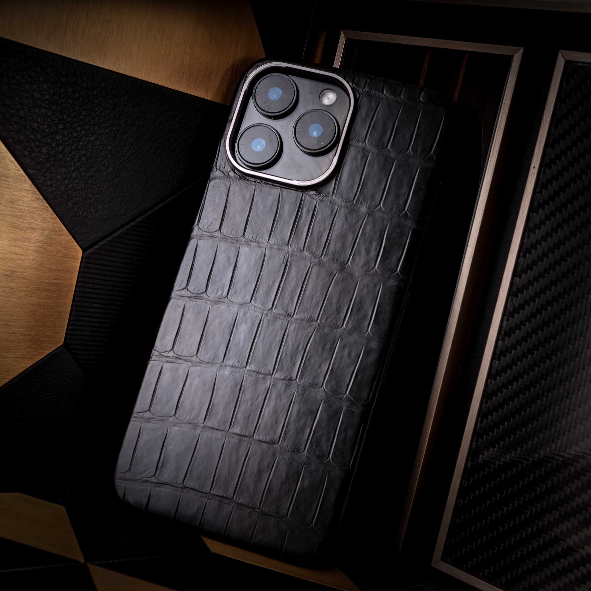 Coque cuir magsafe "Deluxe" iPhone 16 (Tous modèles) - Alligator noir